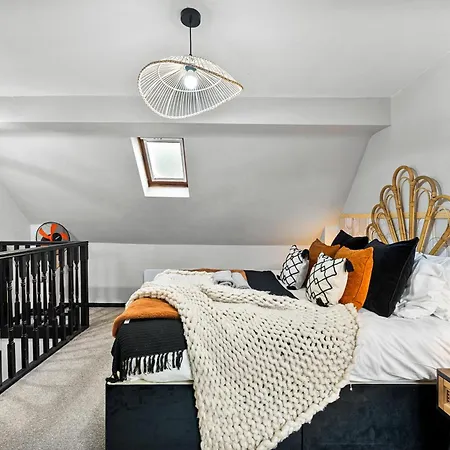 30 Percent Off! Elegant Of - Sleeps 5 * Whitby